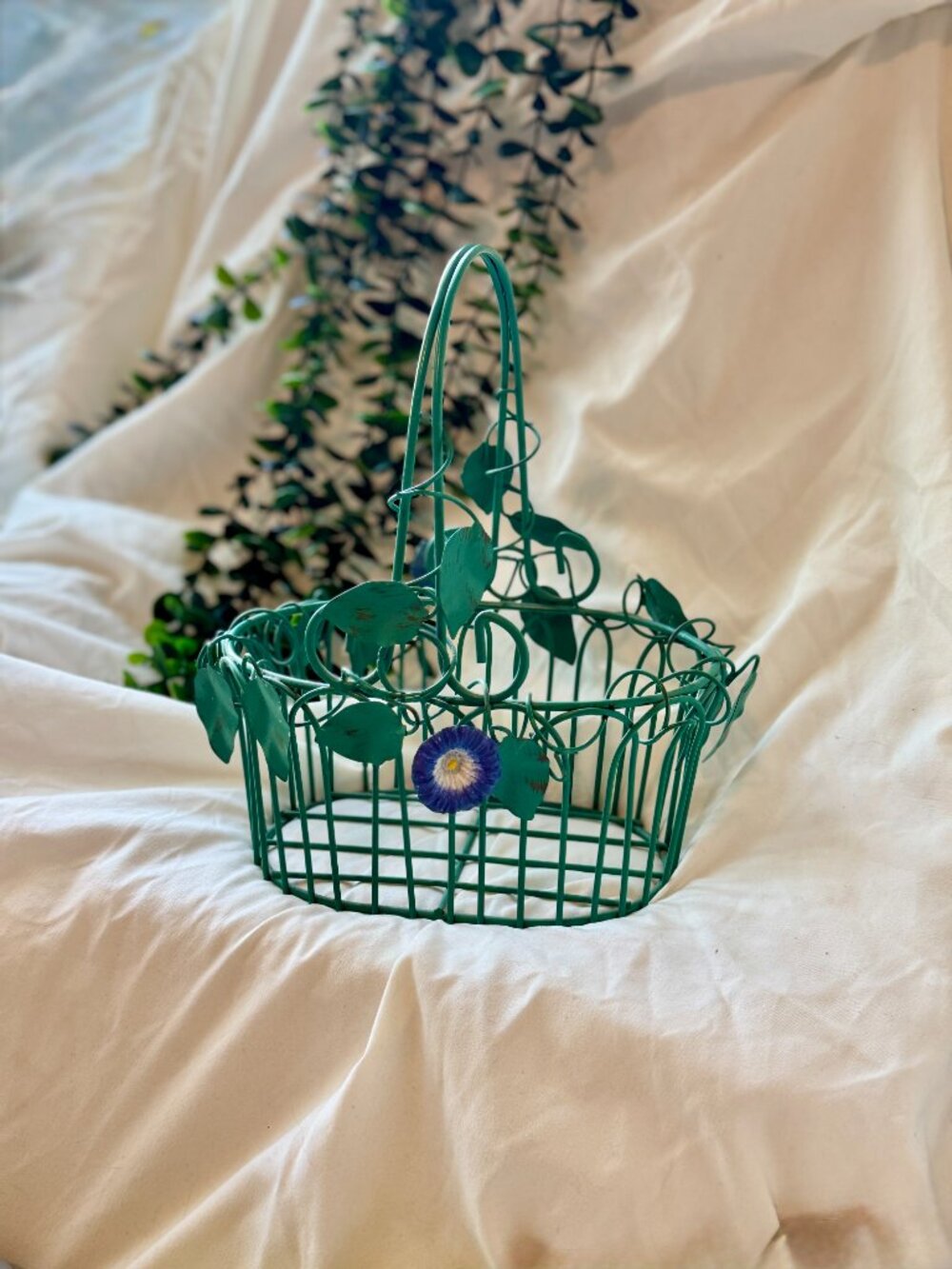 Vintage Teal Green Wire Basket Morning Glory Purple Floral Vine Handle Decor - Picture 2 of 7